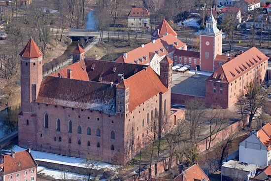 Zamek biskupow warminskich w Lidzbarku Warminskim. Lotnicze, EU, Pl, warm-maz.
